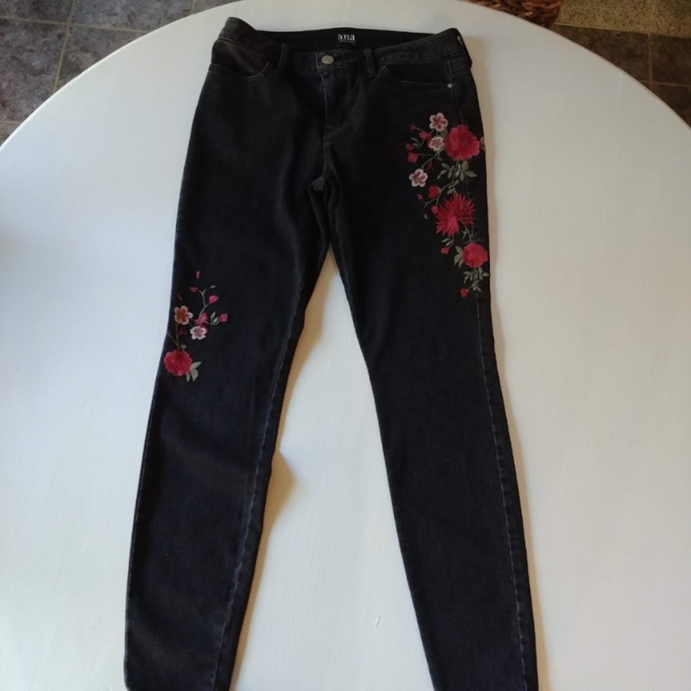 Embroidered black jeans